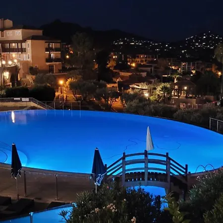 Apartment Cap Esterel Centre Fh Grand T2 Inclus Parking Couvert, 5 Piscines, Jardin Cloture,climatisation,vue