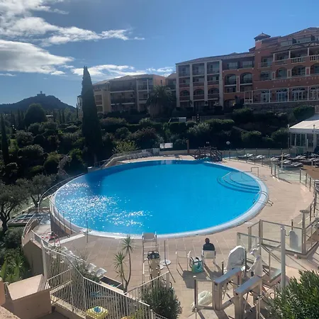 Cap Esterel Centre Fh Grand T2 Inclus Parking Couvert, 5 Piscines, Jardin Cloture,climatisation,vue Апартаменты